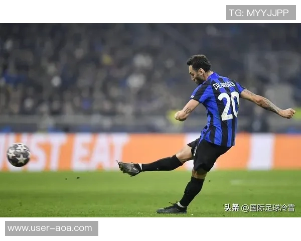 恰尔汗奥卢精彩远射破门荣膺国米12月最佳进球称号