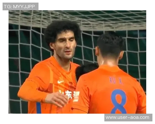 刘殿座与王大雷亲密见面，两位球员的孩子们一起享受网球乐趣